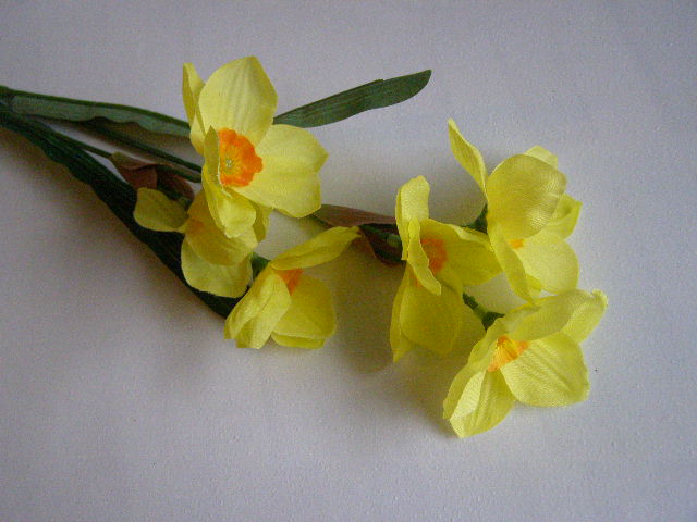 kytice narcisek - žlutá s gypsophilou