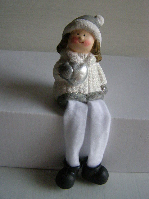 zimní figurka - panenka se srdíčkem na poličku 