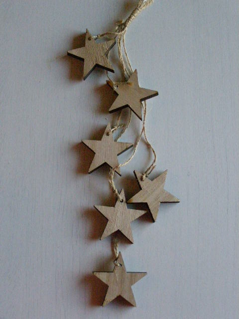závěs dřevo - hvězdy přírodní