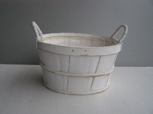 dřevěná oválná nádoba s dvěma uchy - bílá patina