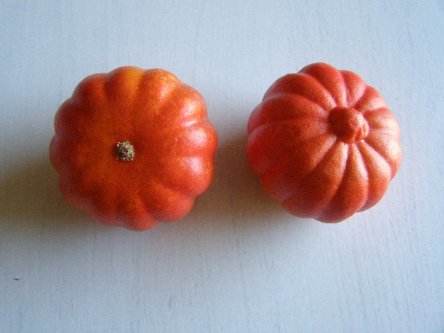 dýně menší 4,5 x 3,5 cm - tmavě oranžová