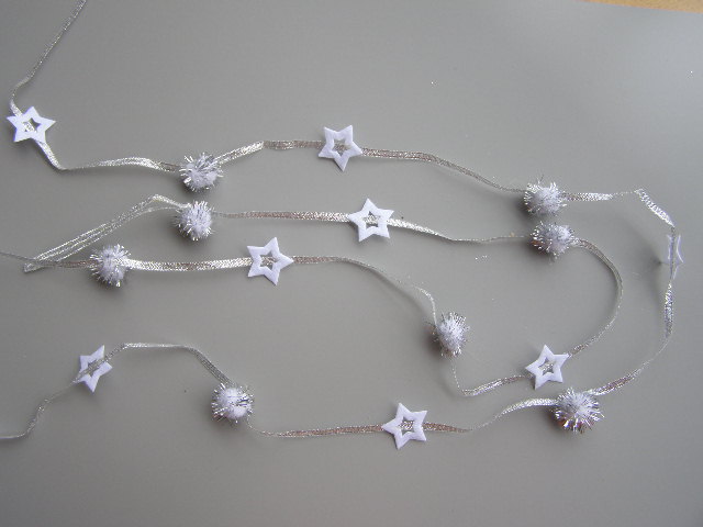 girlanda bílostříbrná - hvězdičky a kouličky