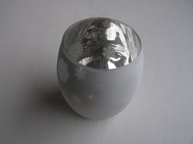 svícen - bílostříbrný s vločkami