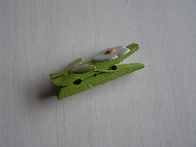 kolíček - plechová kytička - modrobílá