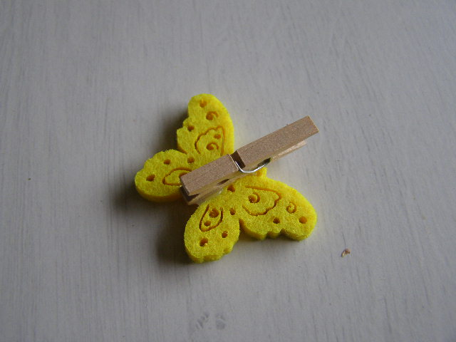 kolíček - filcový motýl - žlutozelený