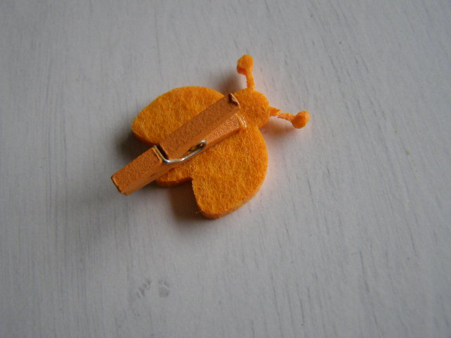 kolíček - filcová beruška - oranžová