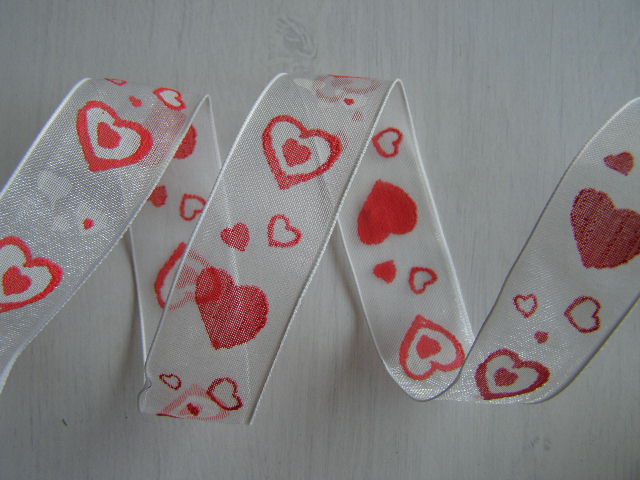 stuha s drátem - 25 mm - červená srdíčka