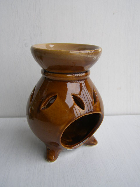 aromalampa větší baculatá - 3 nožičky - hnědá