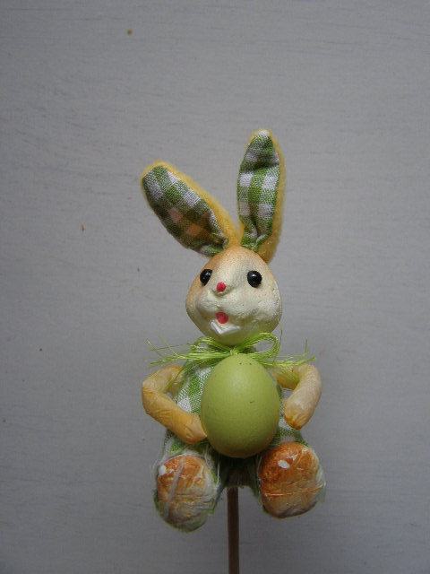 zápich - zajíček sedící s vajíčkem