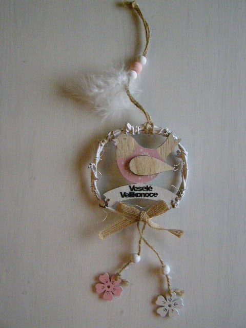 věneček - růžový ptáček s nápisem Veselé Velikonoce