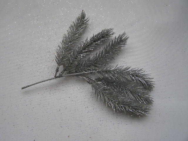 větvička - smrček glitrový stříbrný