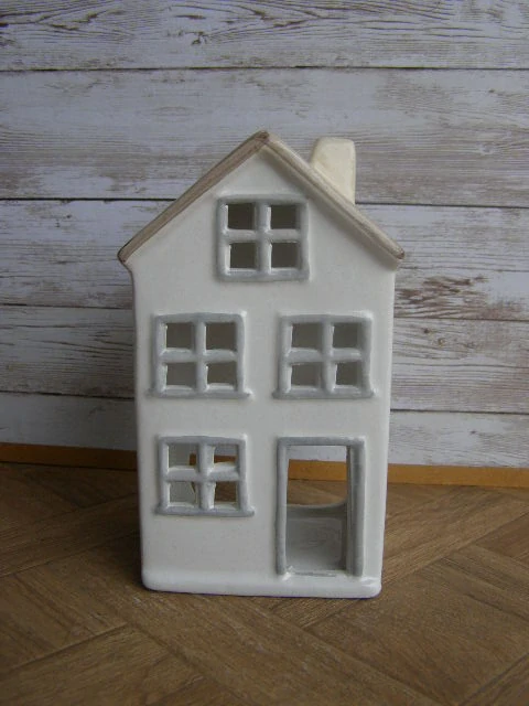 Keramika na svíčku - domek vysoký bílý s hnědou střechou