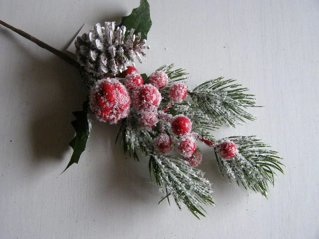 zápich -  zasněžené chvojí, jablko, bobule, šiška