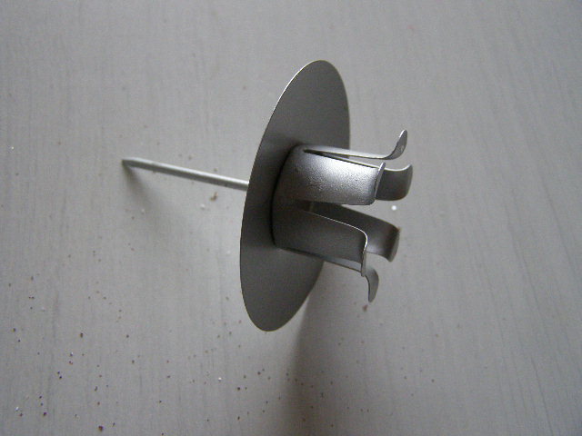 držák na kónickou svíčku s mističkou a bodcem - stříbrný matný