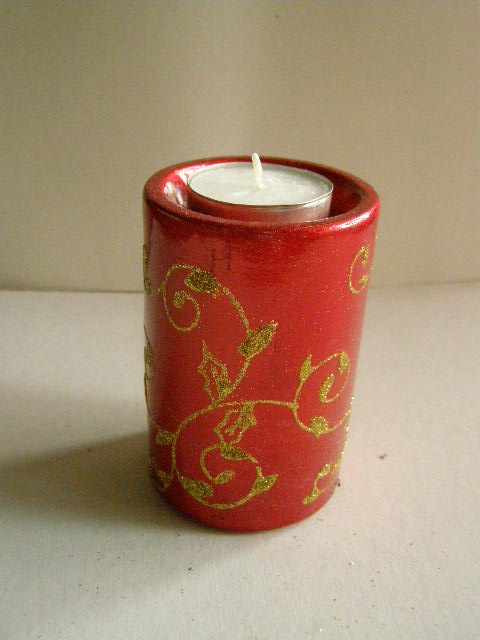 svícen válec červený se zlatým dekorem - na čajovku