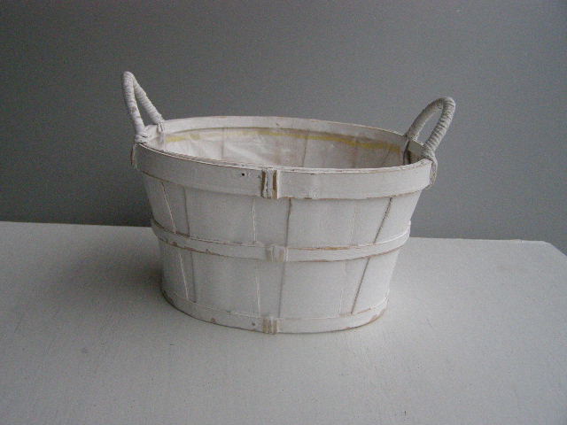 dřevěná oválná nádoba s dvěma uchy - bílá patina