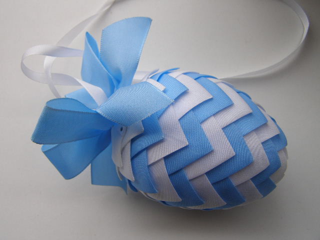 artyčokové vejce - modrobílé světlé zubaté