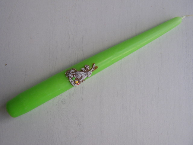 svíčka kónická s ozdobou - zelená se zajícem