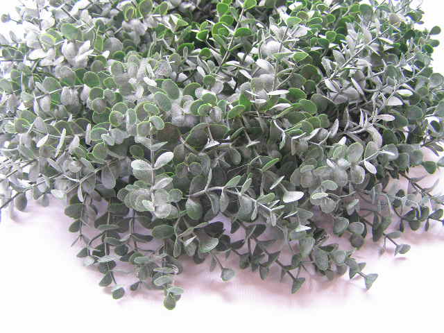 věnec umělý - eukalyptus