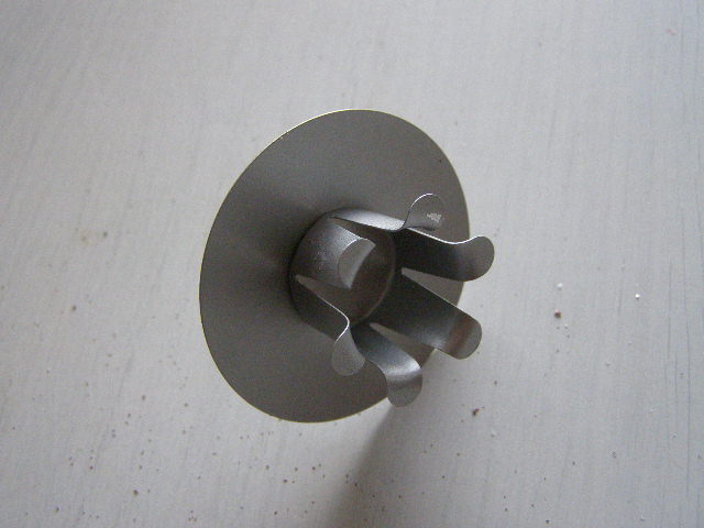 držák na kónickou svíčku s mističkou a bodcem - stříbrný matný