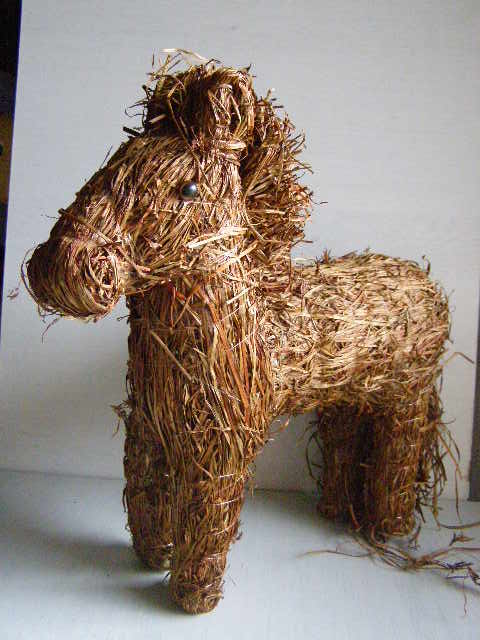 koník velký z přírodního materiálu - tmavě hnědý