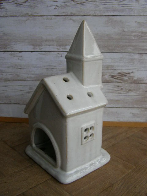 Keramika na svíčku - kostelíček krémový