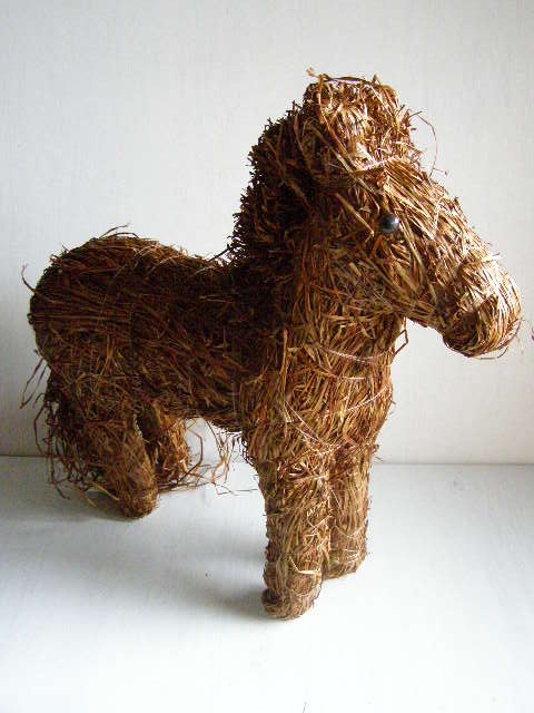 koník velký z přírodního materiálu - tmavě hnědý