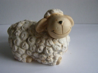 ovce keramická 11 x 9 cm - ležící