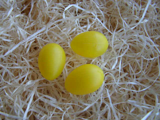 plastové vajíčko 3,5 cm - žluté 3 ks