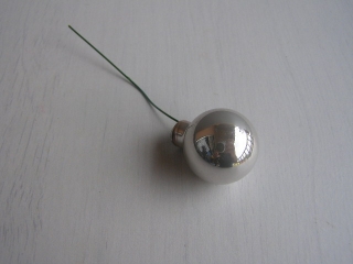 koulička skleněná malá 25 mm - 1 ks - světle šedá lesklá
