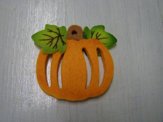 filcová dýně na pověšení a s lepítkem - 6 x 5 cm
