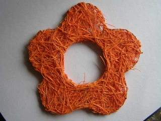 kytka oranžová - dřevitá vlna - 25 cm