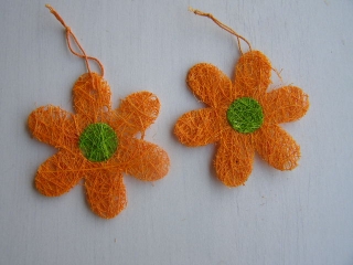 sisalová kytička se středem - 7,5 cm - oranžová 2 ks