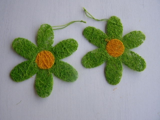  sisalová kytička se středem - 10 cm - zelená 2 ks