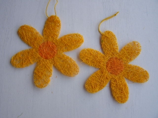  sisalová kytička se středem - 10 cm - žlutá 2 ks