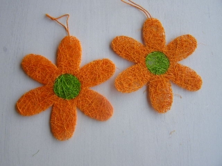  sisalová kytička se středem - 10 cm - oranžová 2 ks