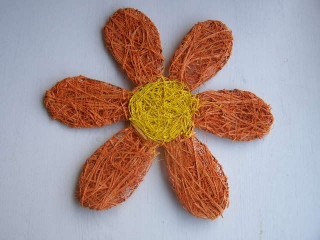 kytka dřevitá vlna - vykrojený květ - 25 cm oranžový