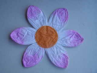  papírová kytka - růžovobílá - 25 cm