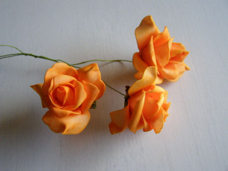růže pěnová na drátu - 6 cm - oranžová 3 ks