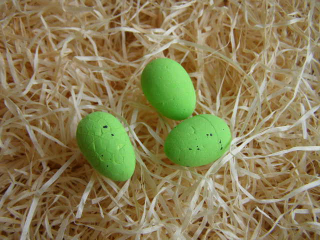 vajíčko malé kropenaté - polystyrén 3 cm - zelené 3 ks