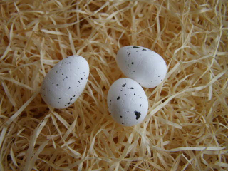 vajíčko malé kropenaté - polystyrén 3 cm - bílé 3 ks