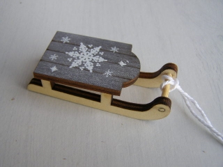 sáňky malé s vločkou - 7,5 cm - šedé