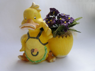 figurka s květináčem - kachnička