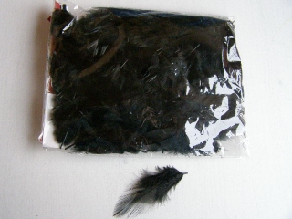 peří 10 g - černá