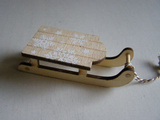 sáňky větší - 12 cm - přírodní s bílou vločkou