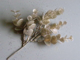 větvička eucalyptus - glitrový šampaň