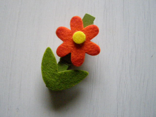 kolíček - filcová kytka