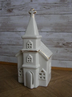 Keramika na svíčku - kostelíček bílý se zlatem 